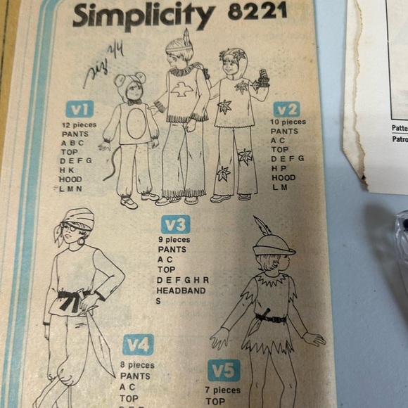 4/$50 simplicity 8221 Kids Pirate Costume pumpkin, robin-hood 🪡 - Picture 3 of 4